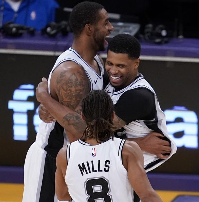 尽管郭艾伦 尽管郭艾伦