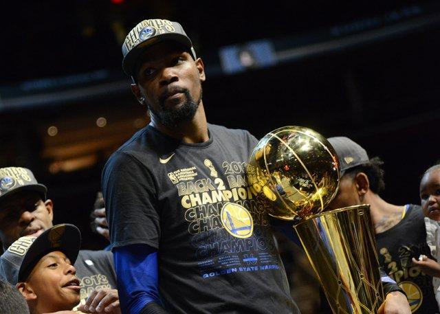 势拱手让人 势拱手让人